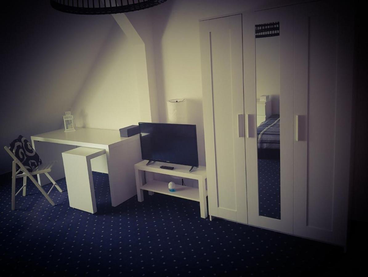 6 Bedroom Private Apartment & Lounge ロストック エクステリア 写真