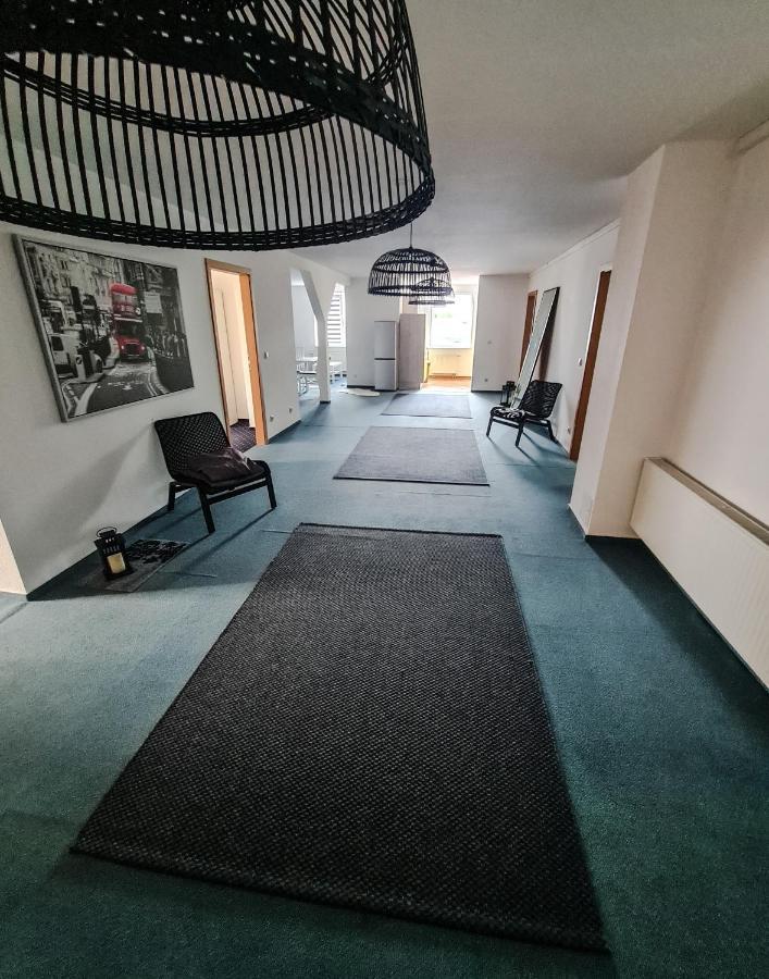 6 Bedroom Private Apartment & Lounge ロストック エクステリア 写真